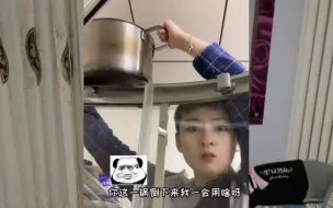 Tải video: 家里莲蓬头坏了，损友闺蜜居然要给我来一锅。我去你这是找揍。