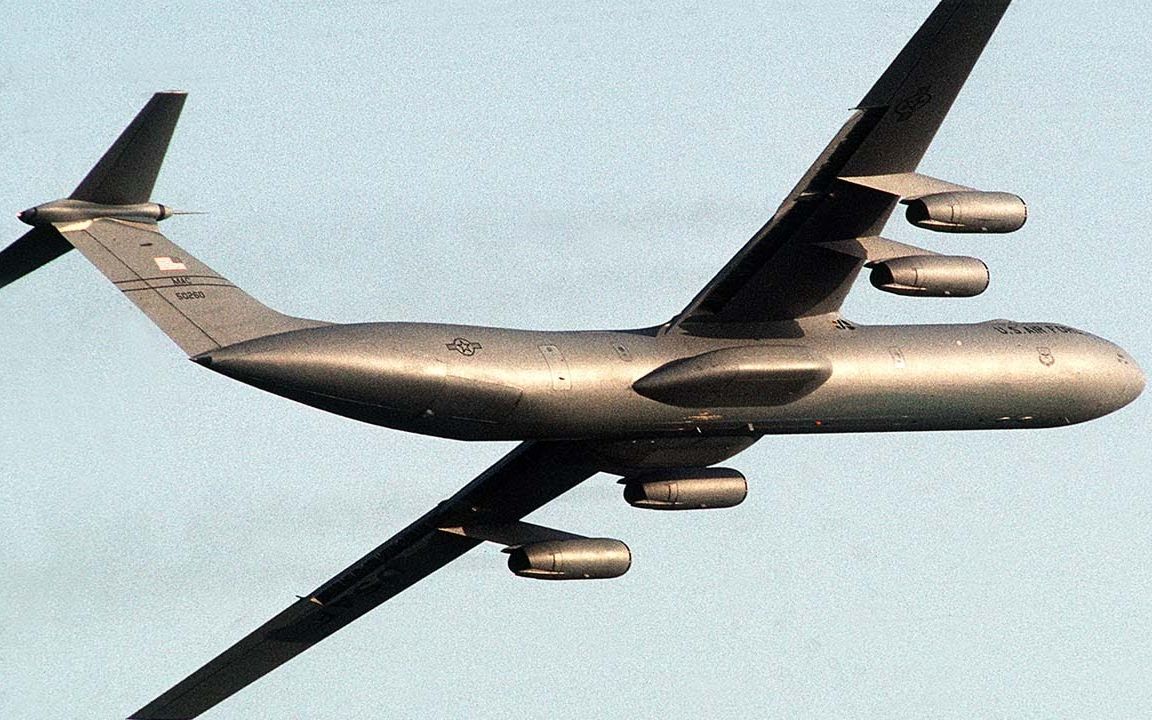 c-141 "运输星"在行动