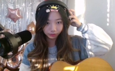 【vicky宣宣】宣总18岁首播弹唱she