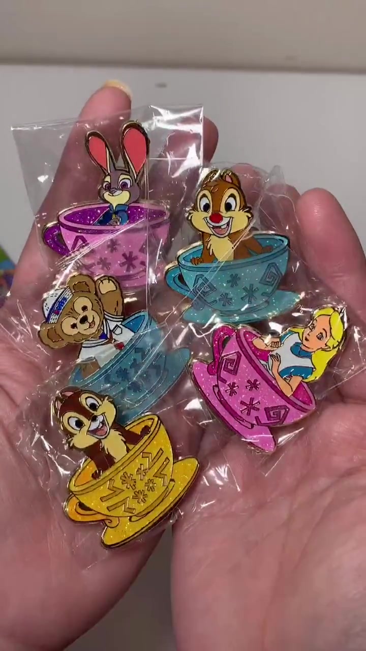 迪士尼徽章盲袋这次款式居然都好满意#迪士尼#盲盒#热门