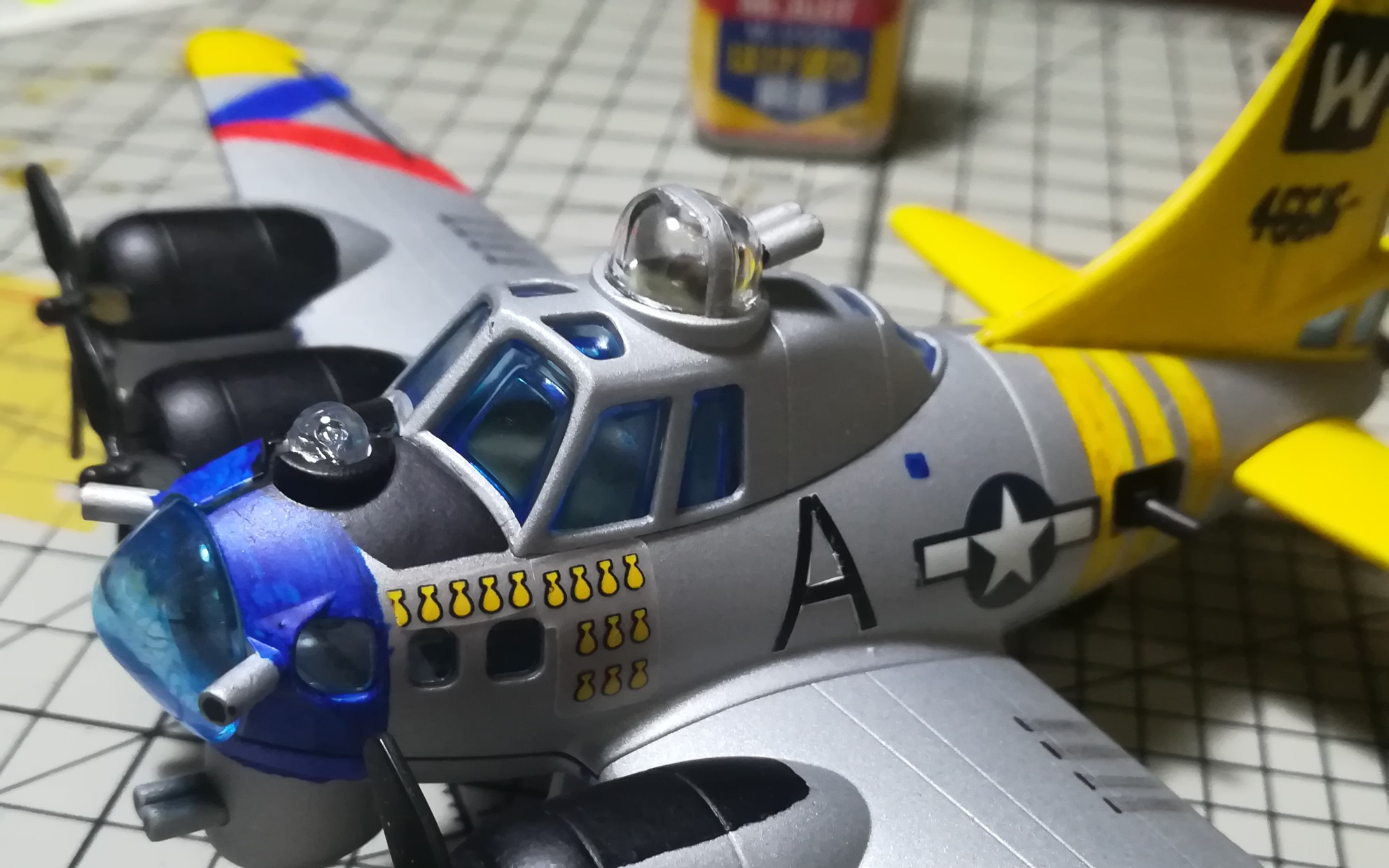 萌萌的飞行堡垒战机司令模型介绍q版b17g轰炸机