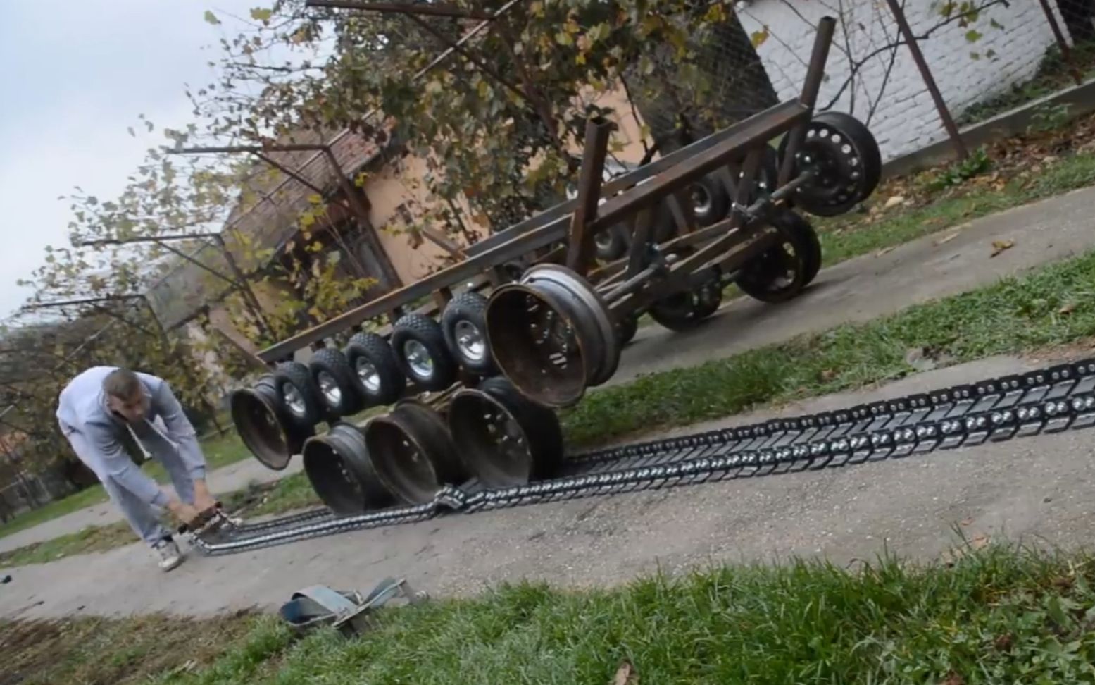 Ⅲ自制坦克毛子的小作坊手工打造单座300cc小履带车3