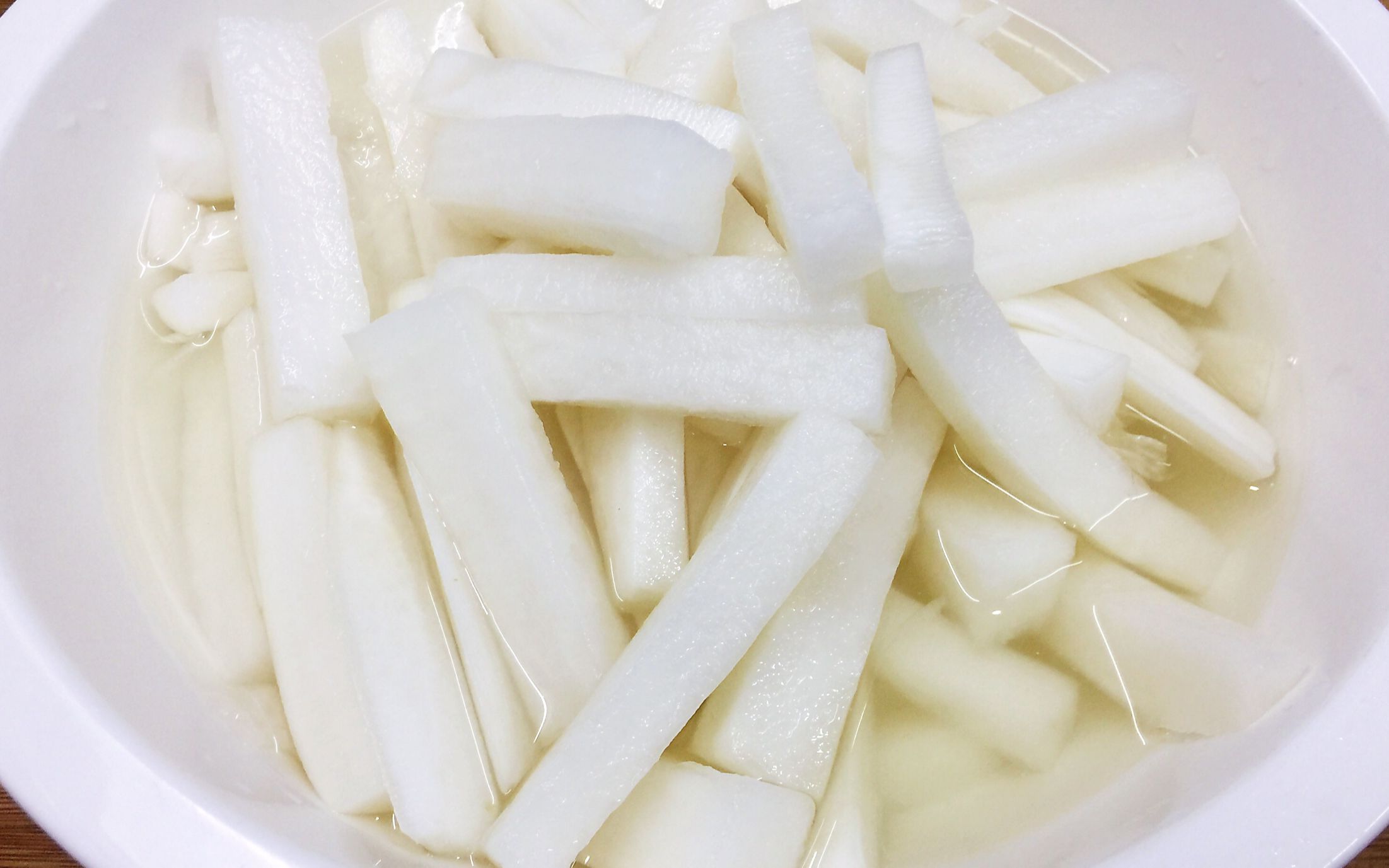 腌萝卜条的做法,雪碧腌的萝卜条,酸甜脆爽,做法简单