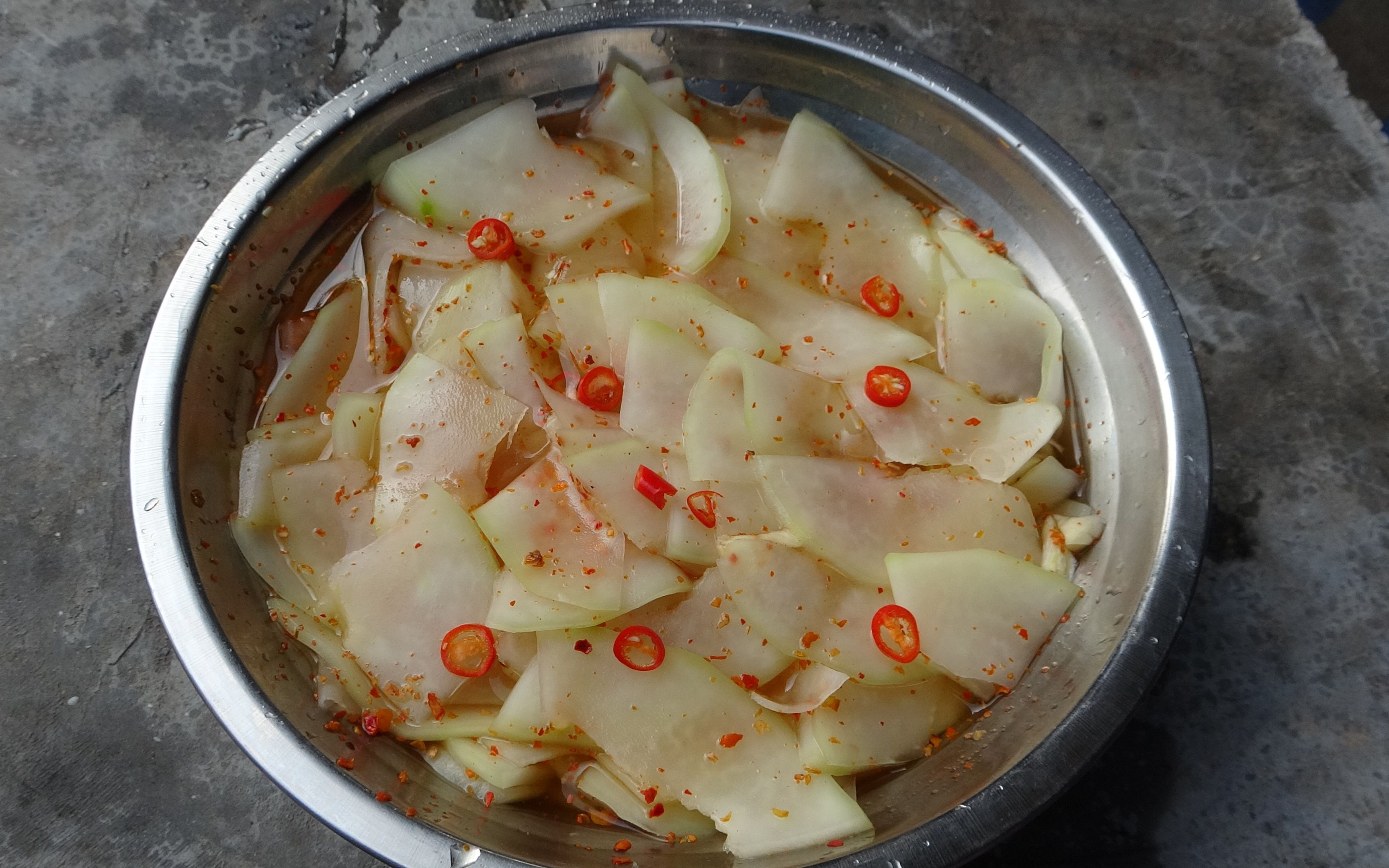 迎哥做酸木瓜的腌制方法,酸辣好吃,嘎嘎脆响声才是最开胃