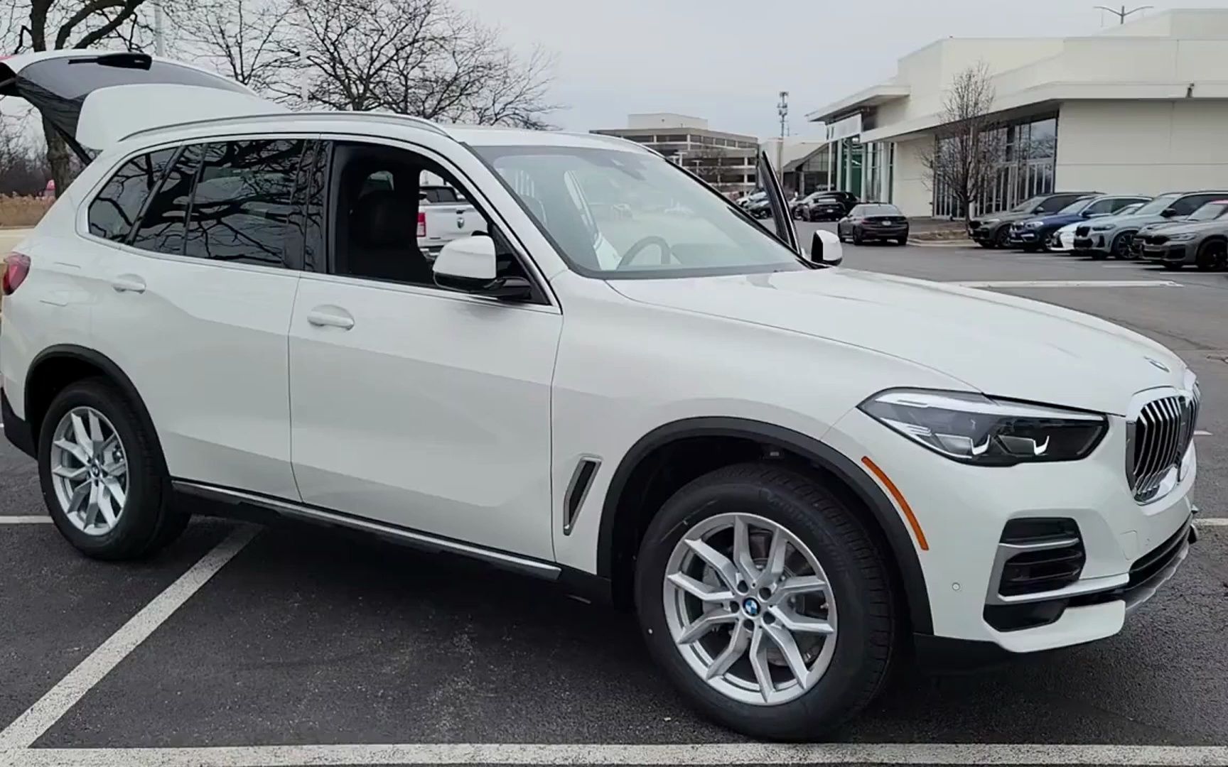 新车鉴赏|2023款宝马x5白色,外观与内饰展示