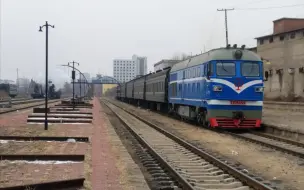 Скачать видео: （铁煤）因为天气原因被迫终止的蒸汽机车旅游拍摄活动，旅游专列车底由铁煤集团DF4B-7772连挂并回送至太平山车辆段