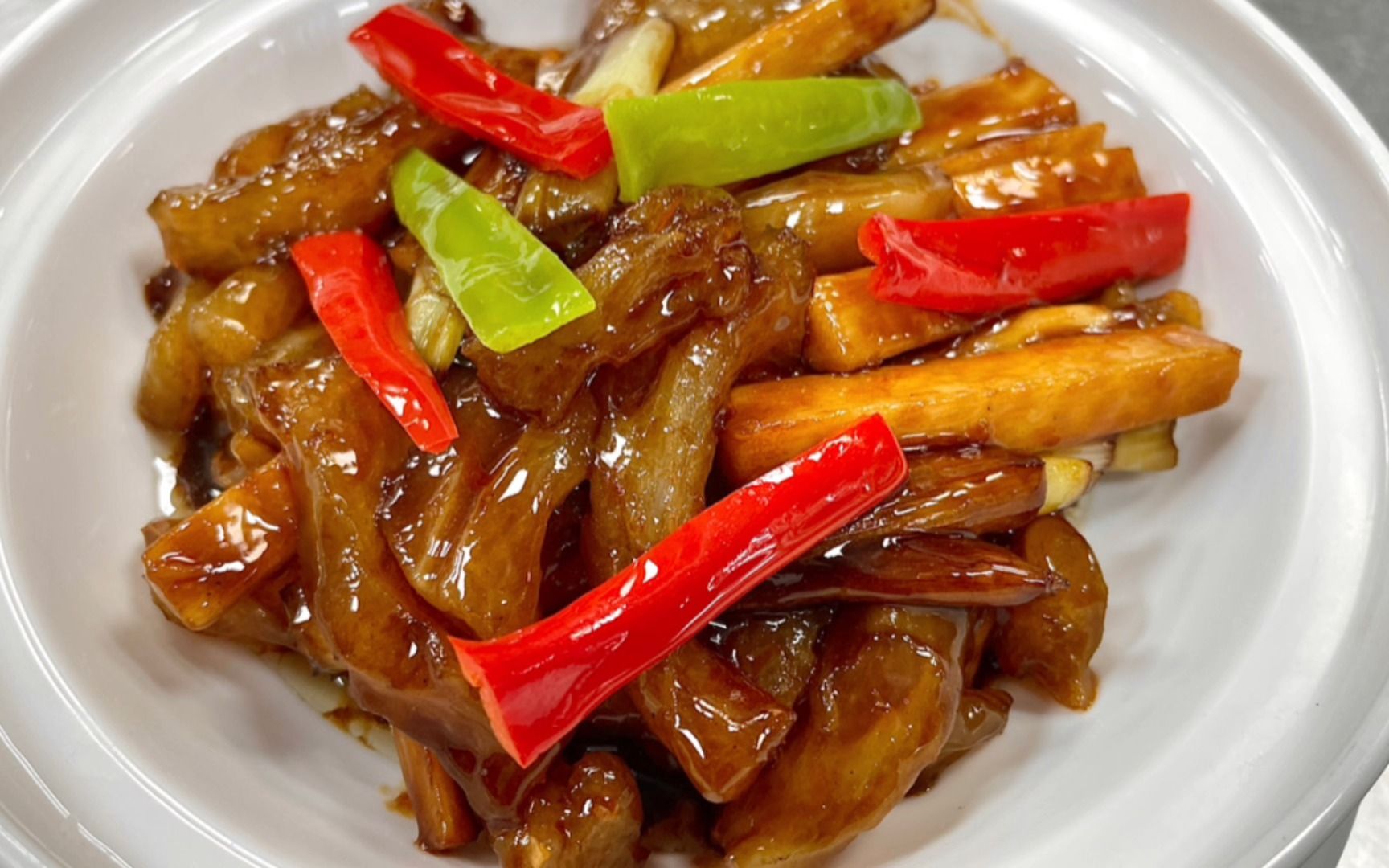 你一定想不到,把山药和蹄筋搭配在一起,竟然这么好吃,太香了