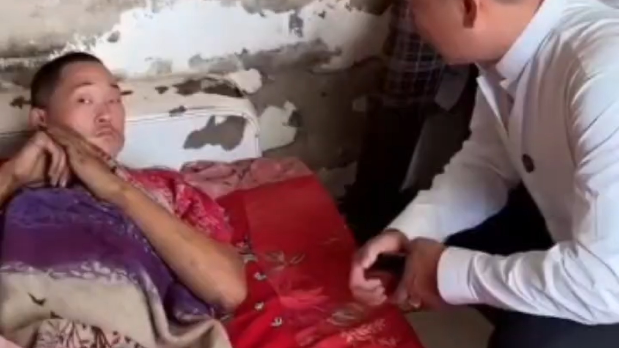 郝强郝光命运悲惨的一家人，妈妈得了心脏病气管炎，爸爸脑梗血栓后遗症，两个孩子还是聋哑人