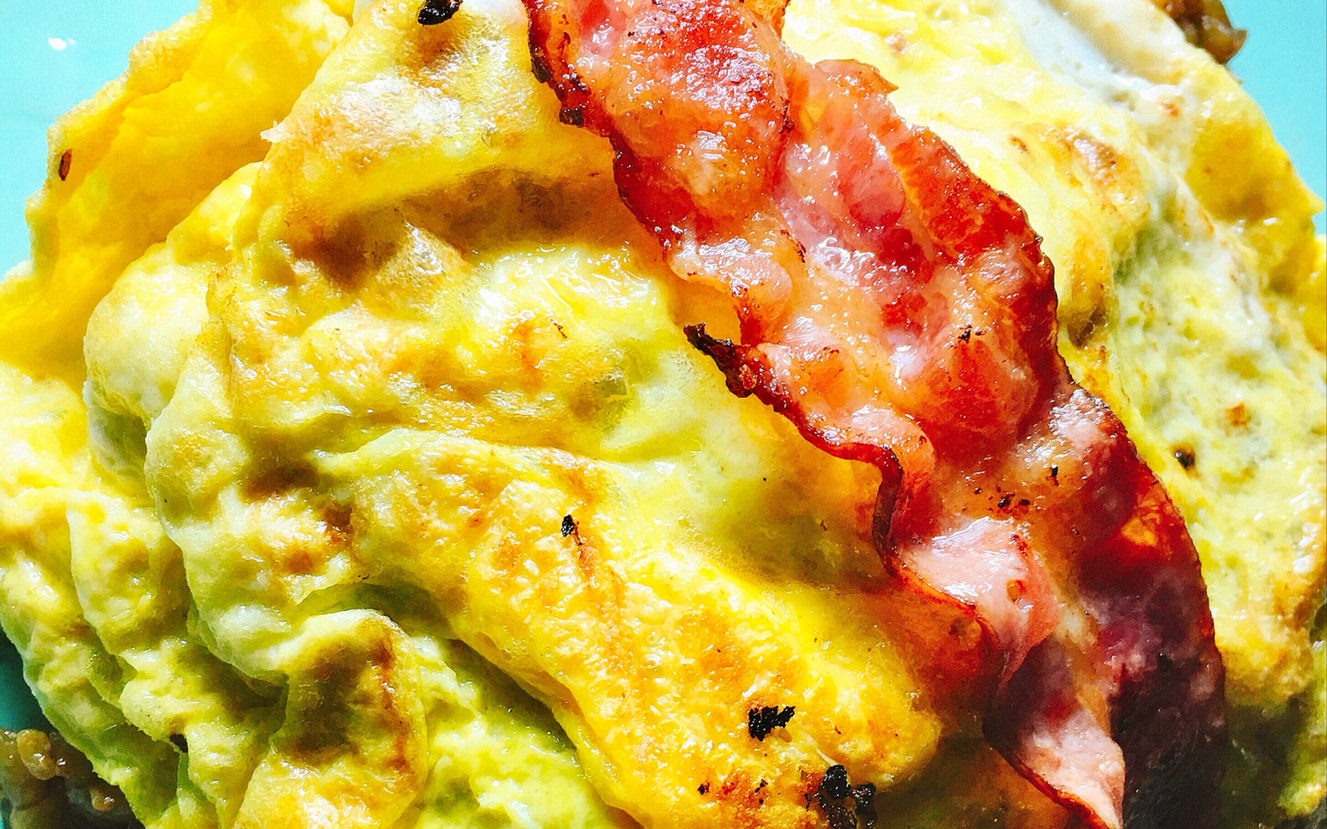 【吃播】迟来的圣诞节快乐～和我吃一盘培根蛋包饭吧～_哔哩哔哩 (゜