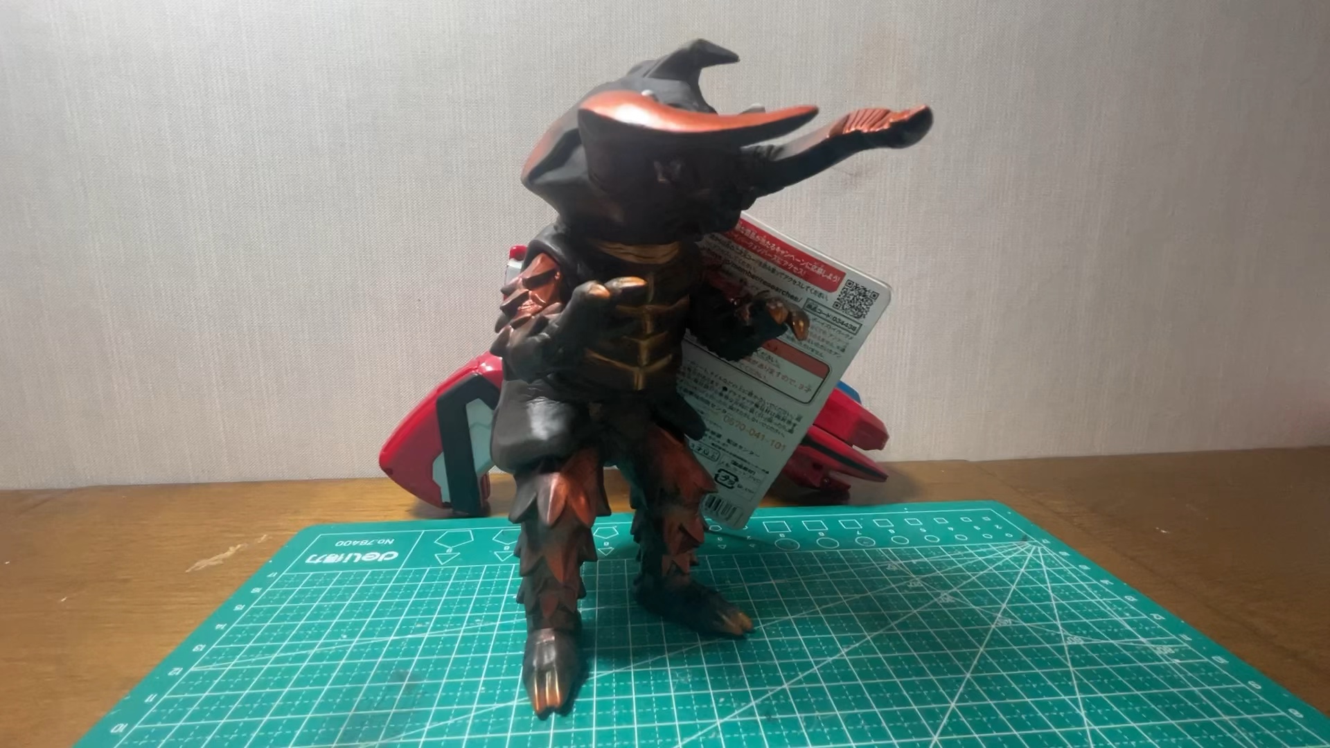 万代艾克斯剧场版《来了,我们的奥特曼!》dx格古安东拉