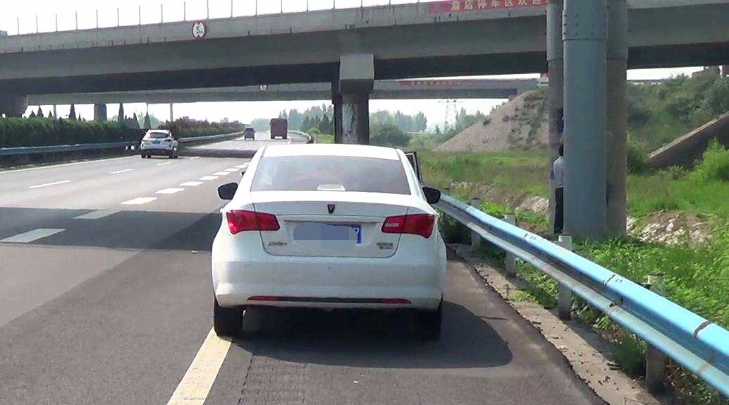 高速上尿急在应急车道停车会罚款吗？听听老司机的经验，学会不亏