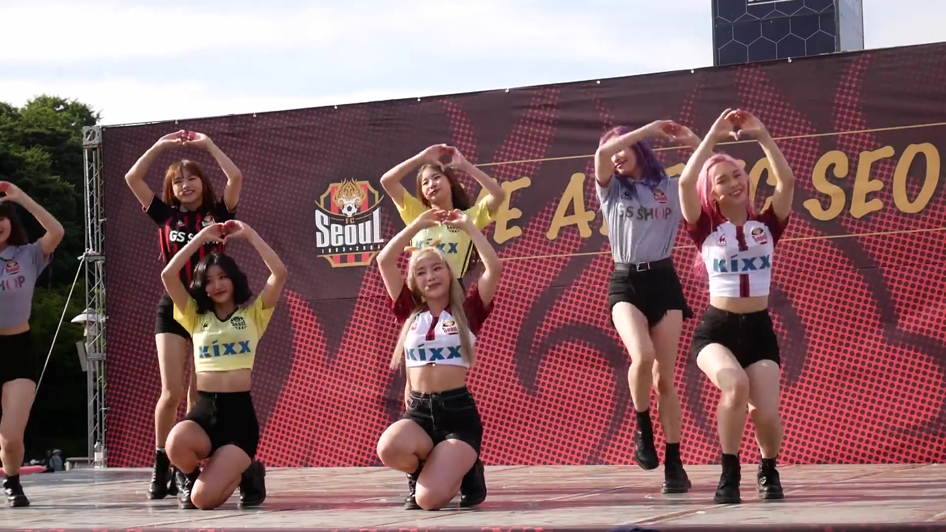 韩国女团saturday 现场版演唱会唯美拍摄,音乐舞蹈秀!