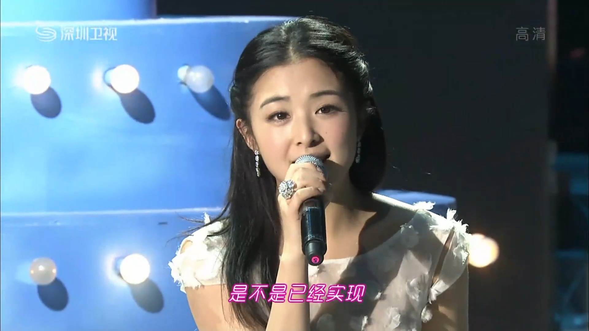 1080p 张含韵《最想念的季节》《那些年》《我的歌声里》百城春晚