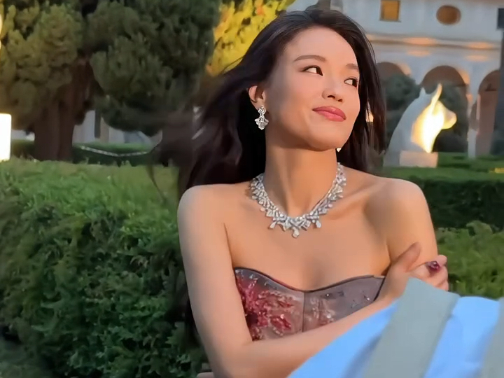 舒淇 作为宝格丽全球代言人出席罗马活动,宛如魔法城堡走出的公主!