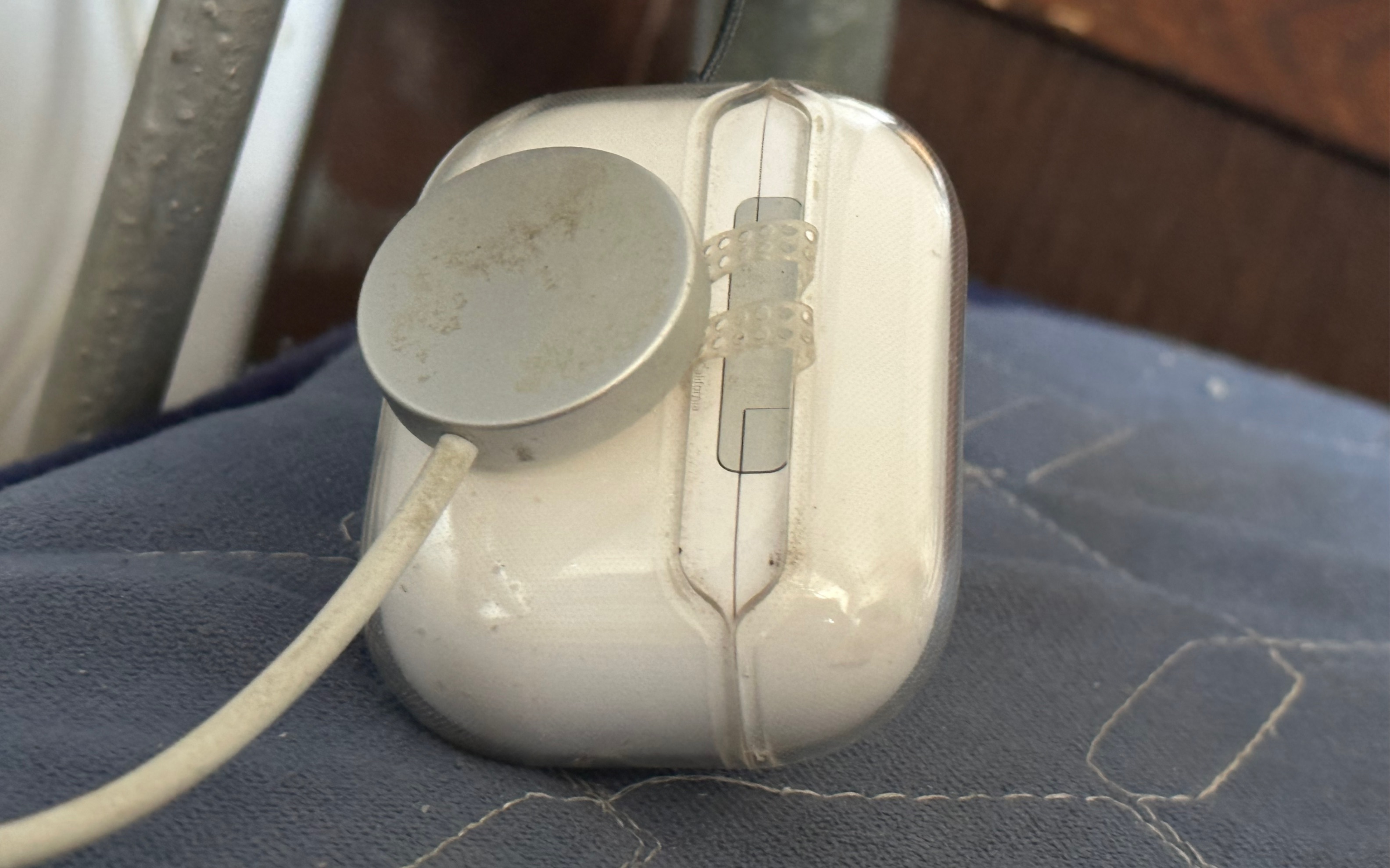 用apple watch充电器给airpods pro 2充电,apple软硬件整合能力真的强