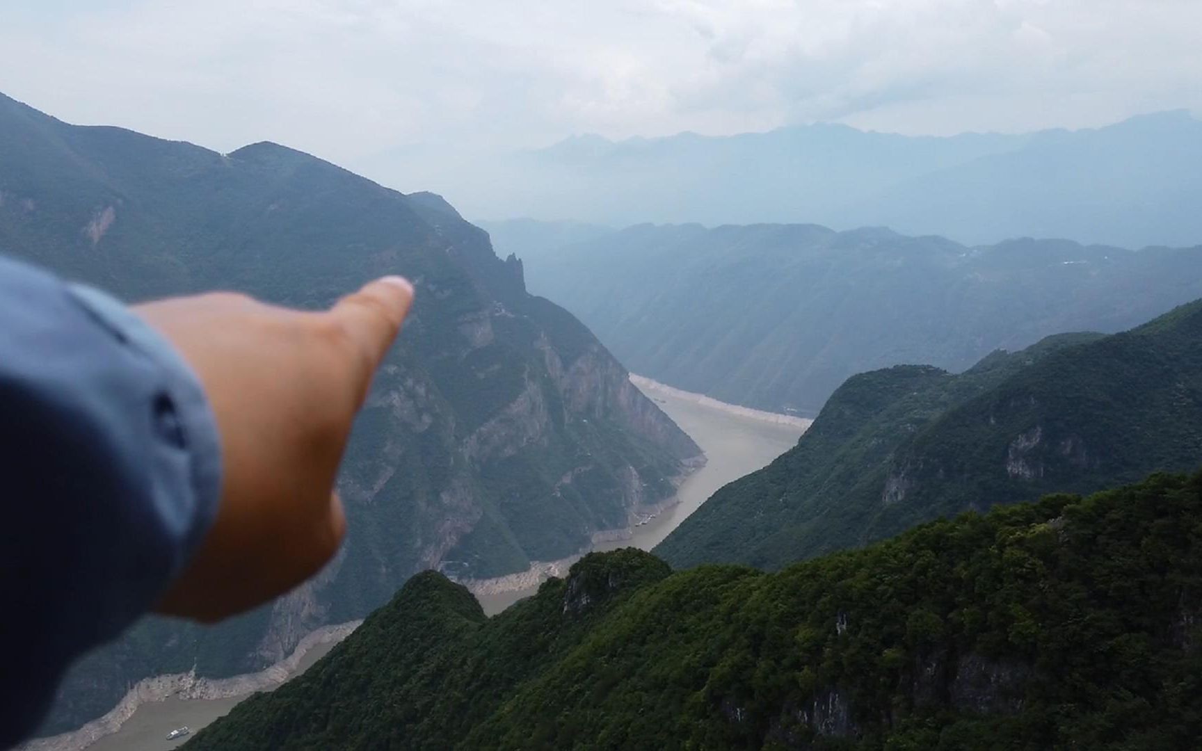 重庆长江三峡之巫峡神女峰,敢问这景象人生能见几多回哔哩哔哩bilibili