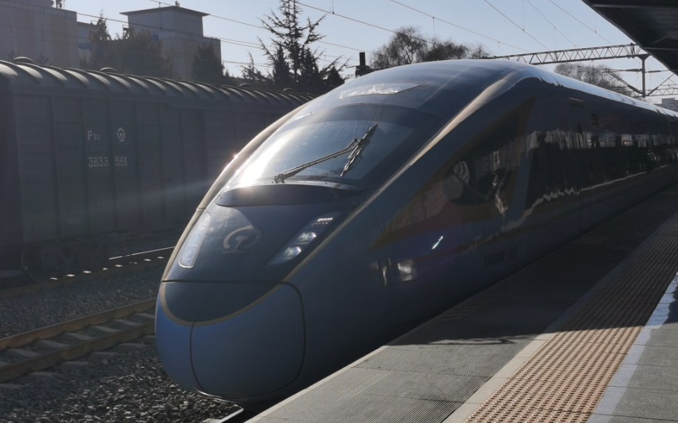 第一次见这种颜色的高铁 它真好看