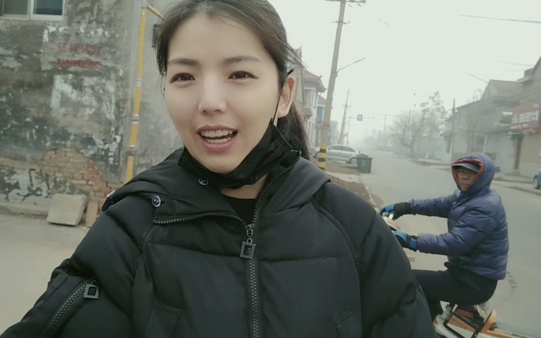 农村佩佩去婆婆家吃饭,姑姑网上种果园送免费的板栗,真寄来了?