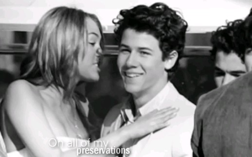 [图]【wedding bells】Nick: "Miley, I don't wanna hear your wedding bells!" /niley