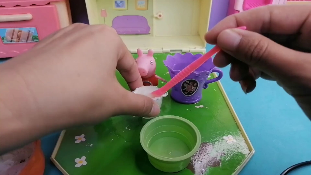 小猪佩奇做了一个饼