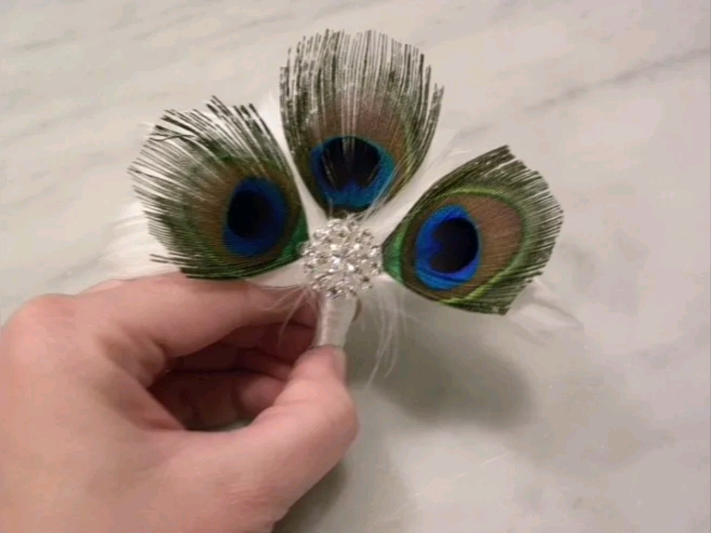 用羽毛制作的手工作品