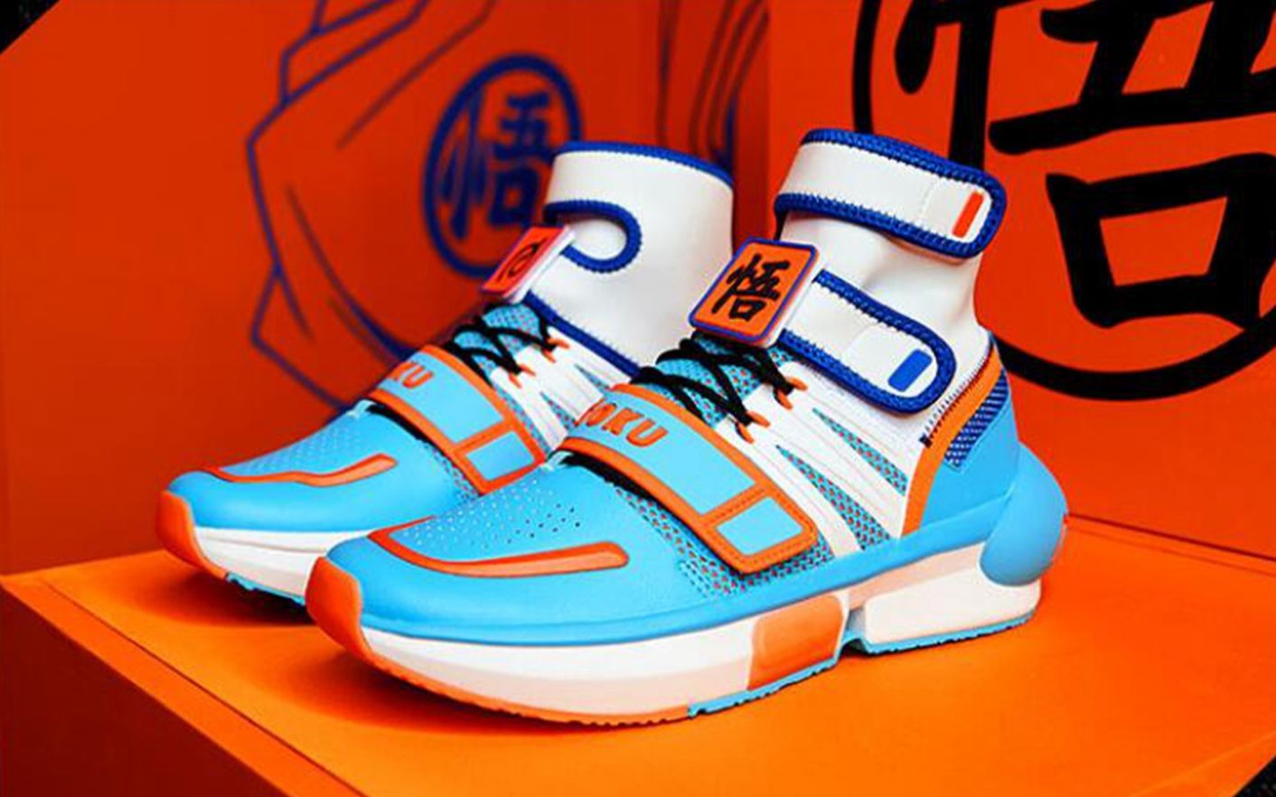 活动  安踏 龙珠超 联名 超蓝悟空开箱试穿,颜值在线