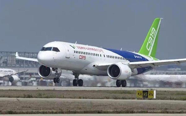 【时讯】中国商飞,首架国产大飞机c919成功起飞!-机场路人视角!