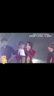 Download Video: superjunior 金希澈 带小抄唱中文小星星的亲哥圭贤金厉旭李东海