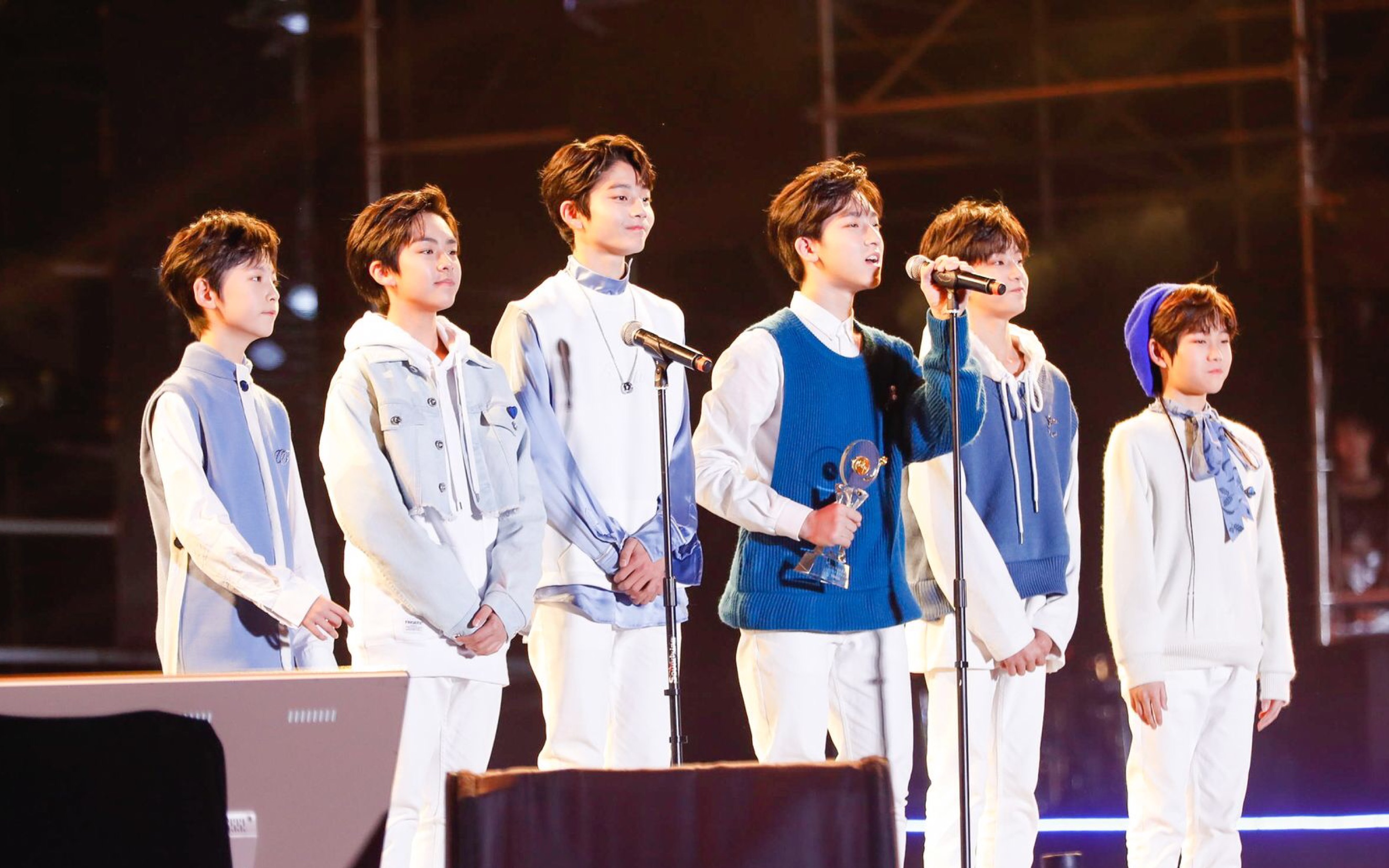 yhboys组合亚洲音乐盛典乐华少年领奖表演夏日习作cut