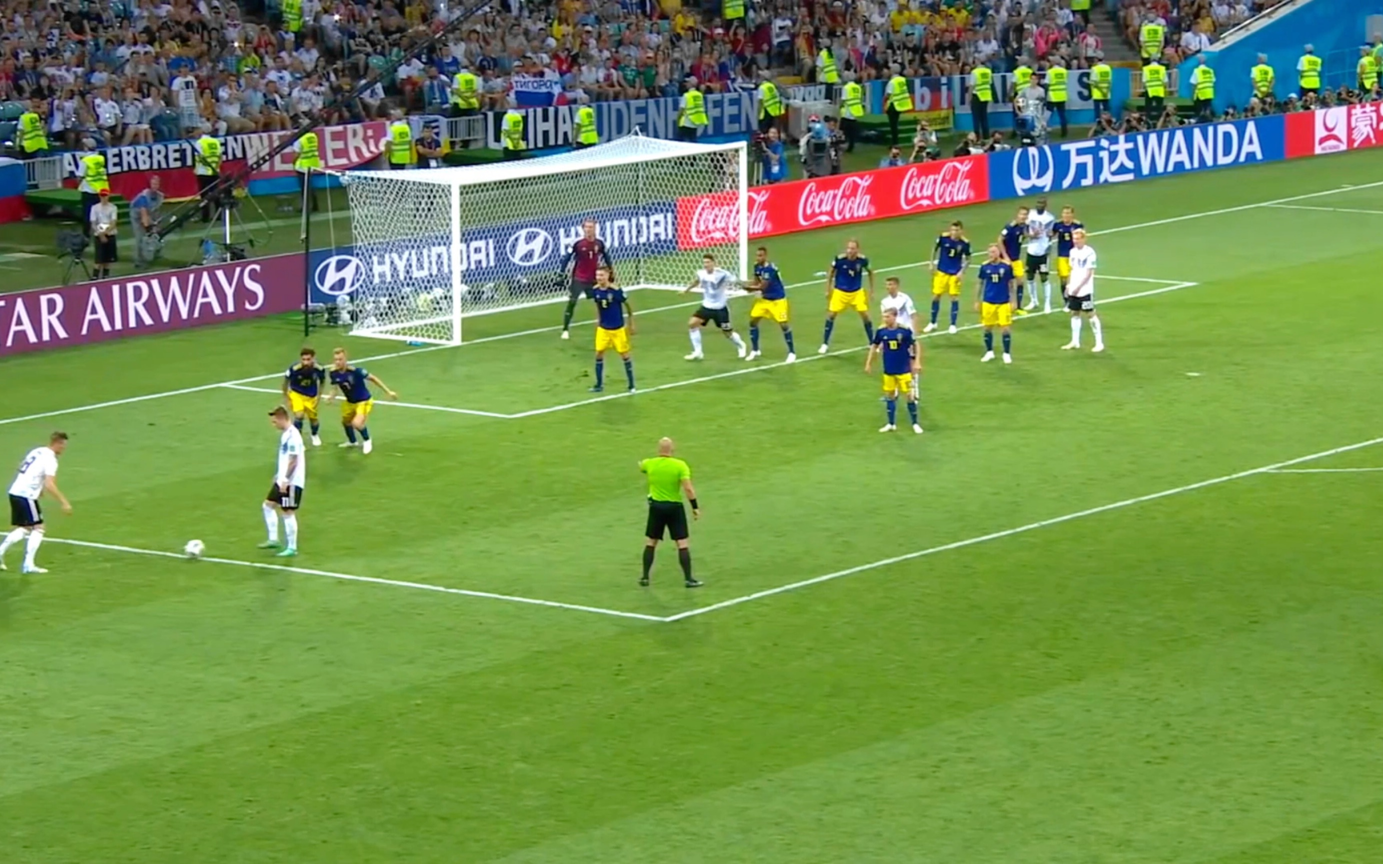 经典回顾|2018年世界杯克罗斯任意球绝杀瑞典 谁能想到下一轮就回家了