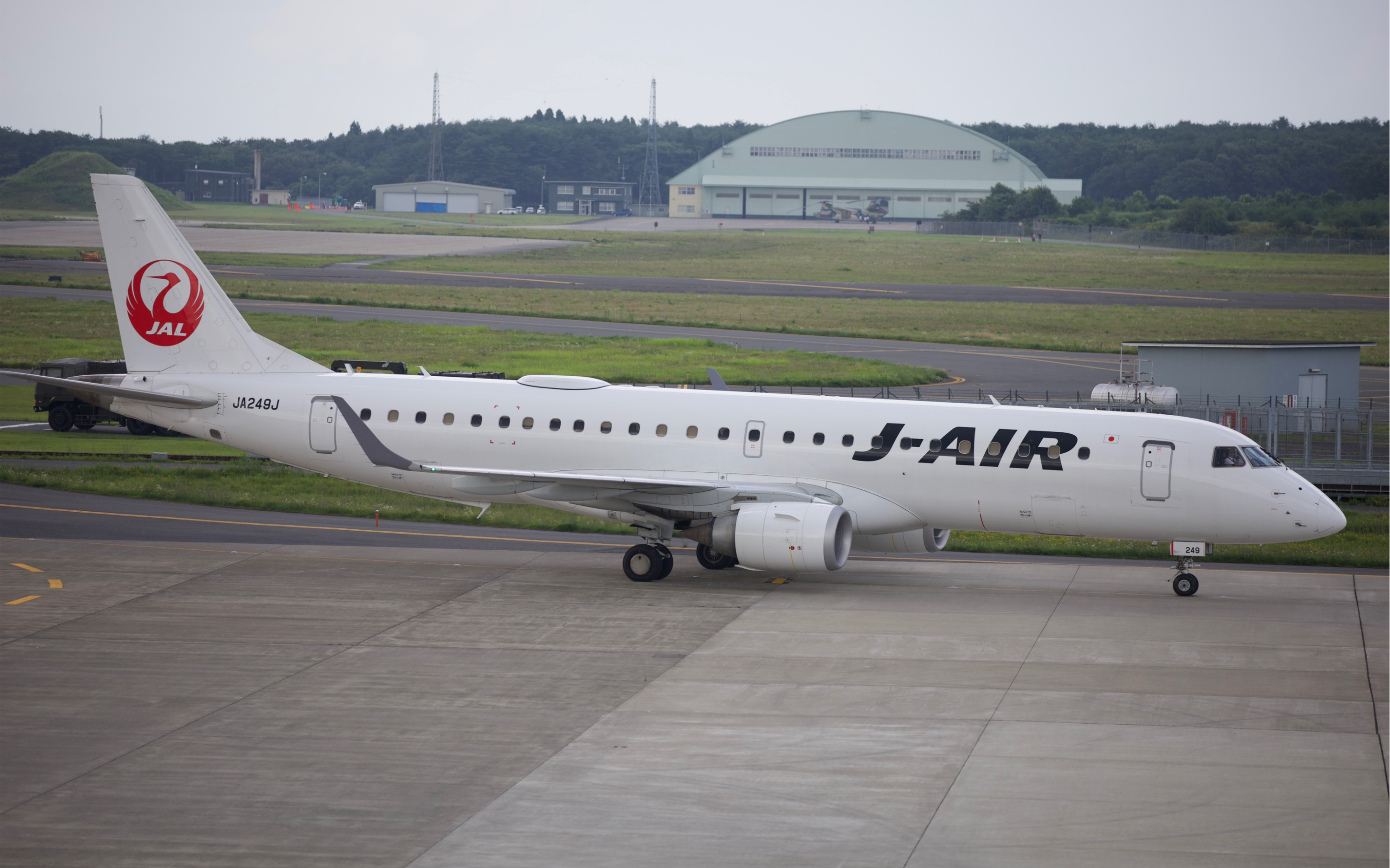 日本支线航空erj190大阪伊丹国际机场降落