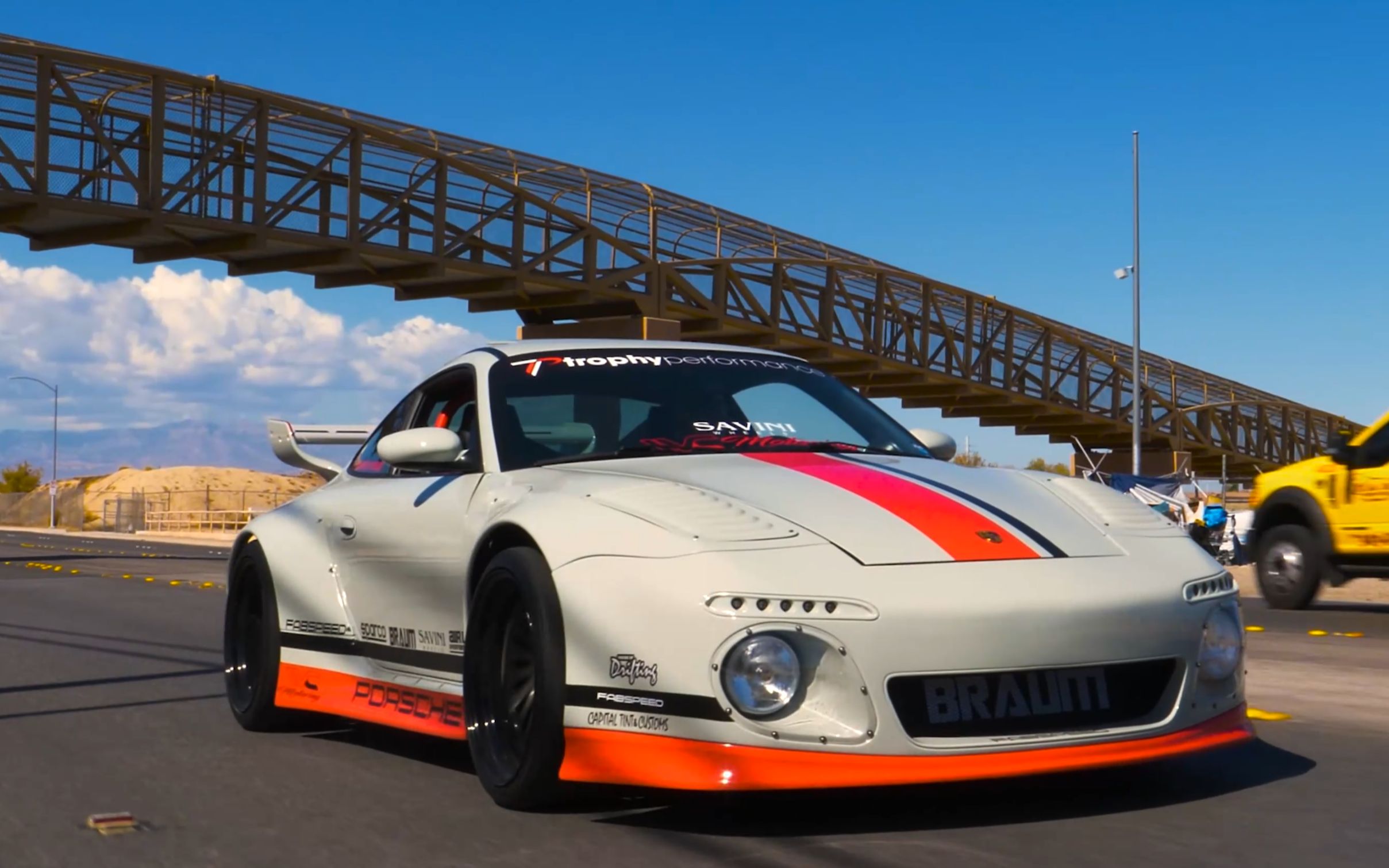 这个bgm 应该你们都不陌生吧 保时捷911宽体