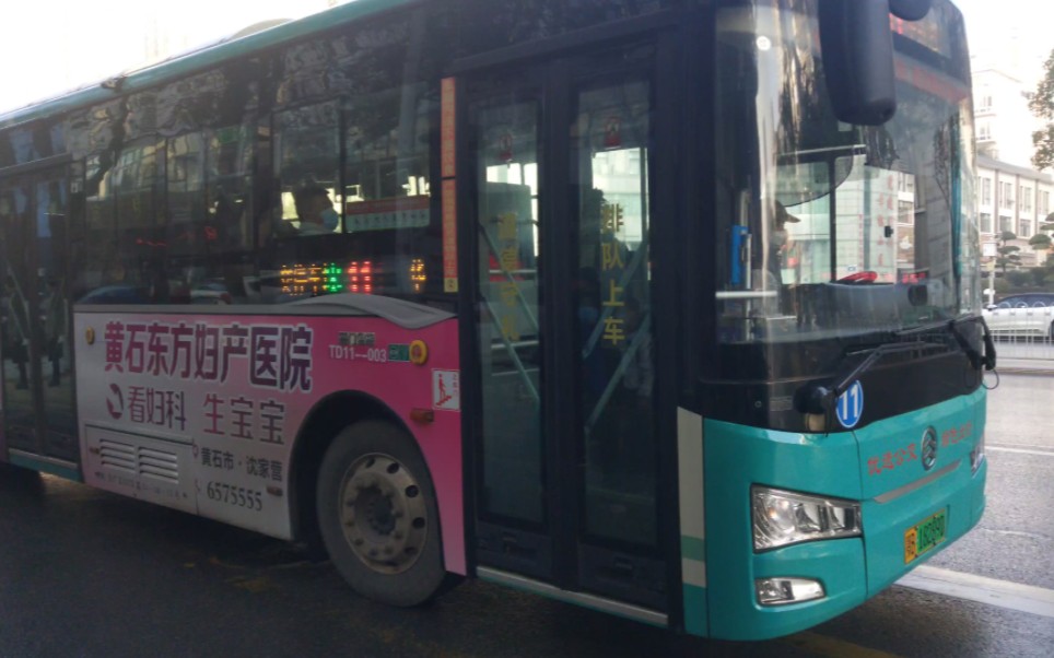 厦门金旅11路公交车出石榴园站