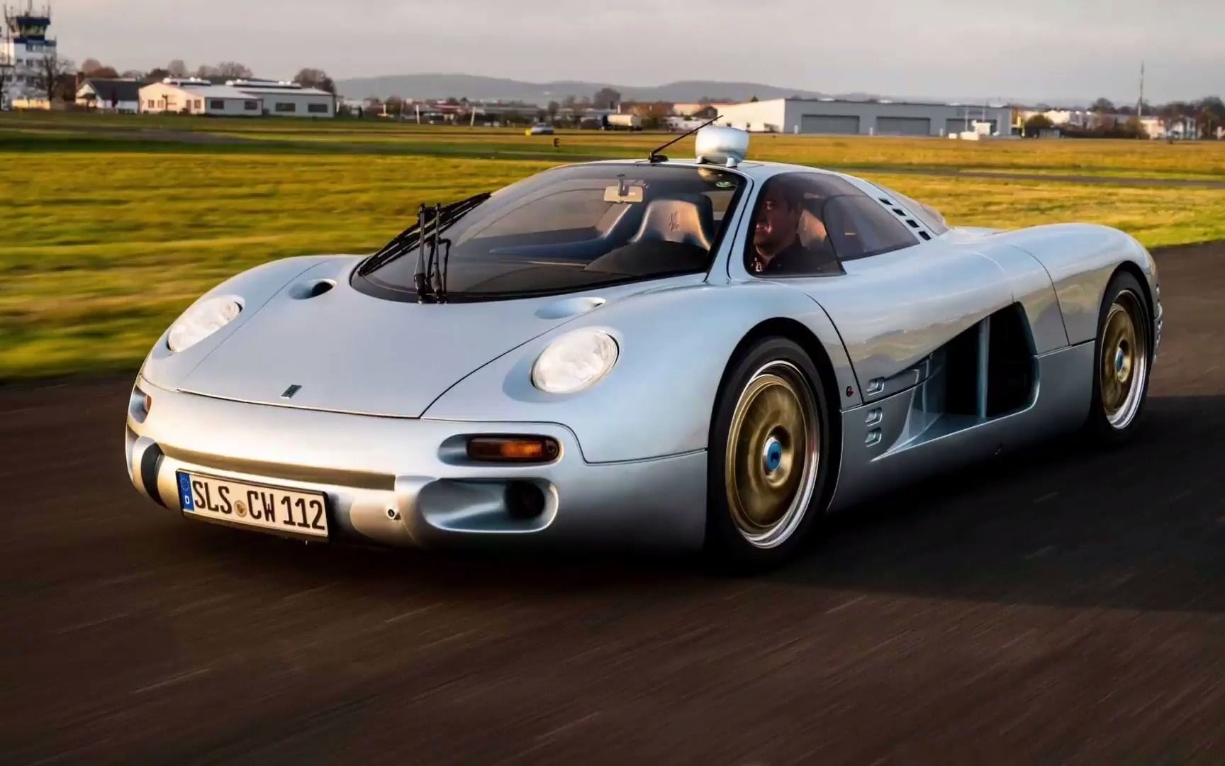 isdera commendatore 112i,30年前的超跑怎么长这么帅?