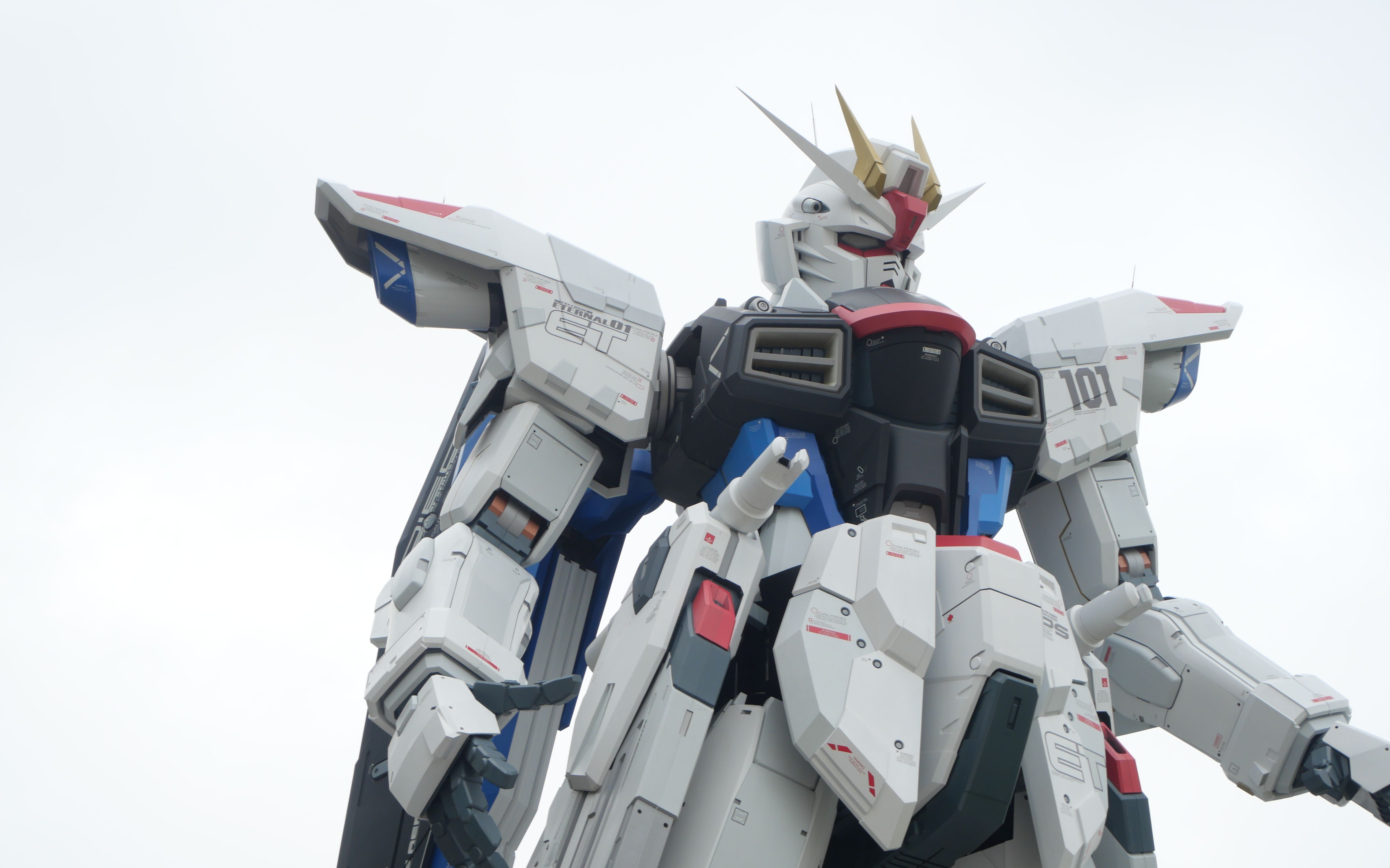 上海自由高达立像可动演出