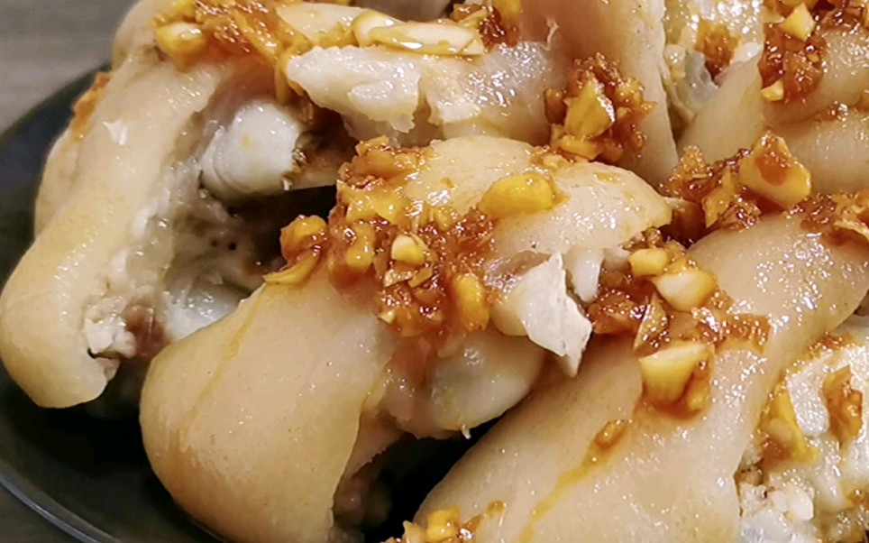 广东人经常吃的白切猪手,肥而不腻好吃不上头,满满的胶原蛋白