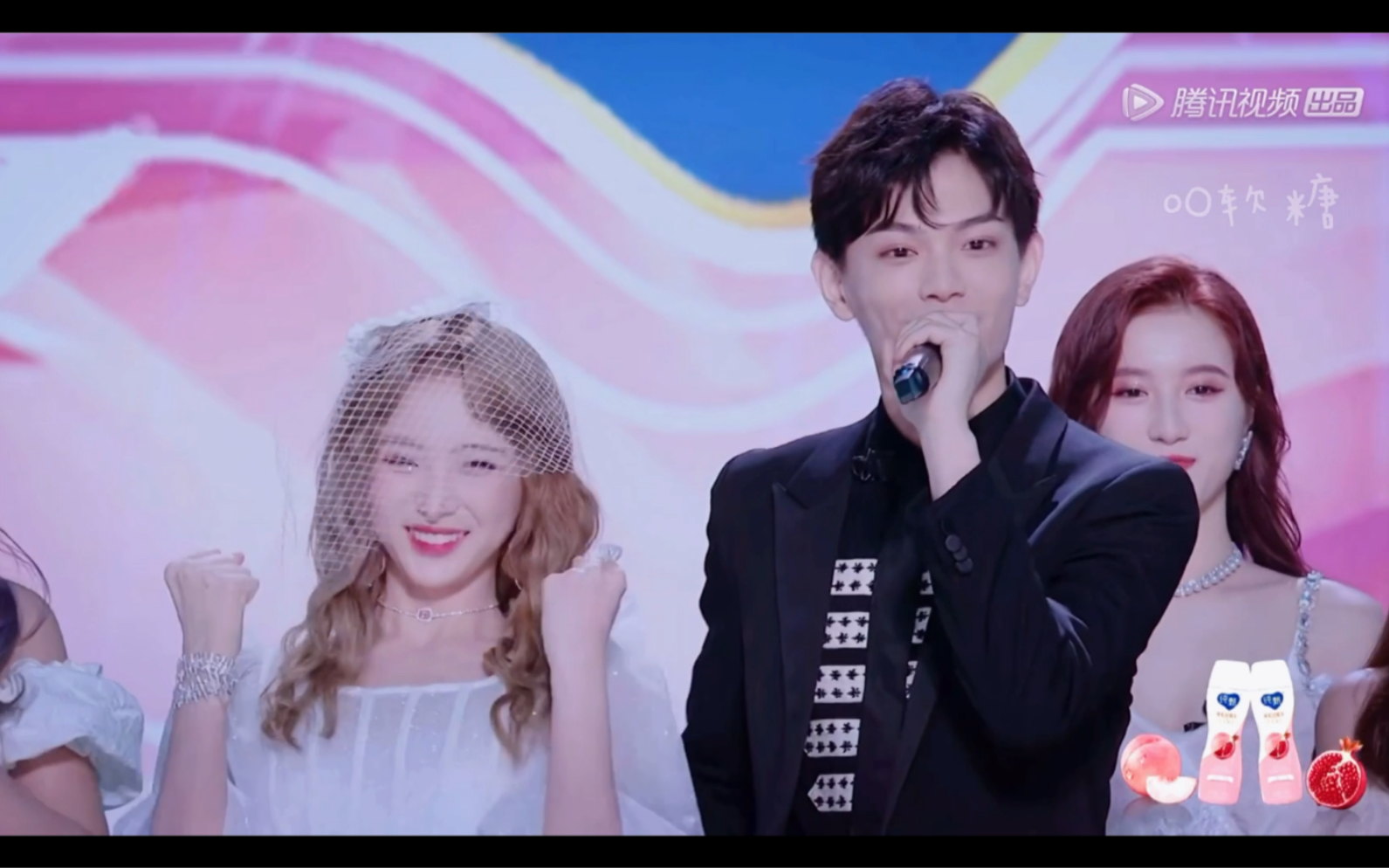 活动  创3nene郑乃馨丁禹兮着迷舞台出场