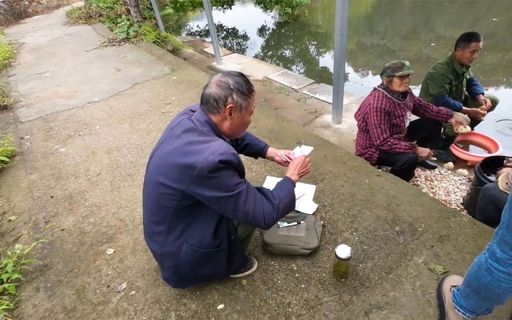 村里分钱了图片