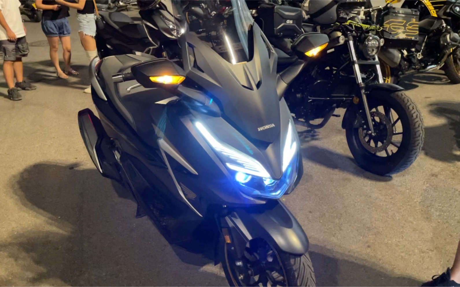 本田热门踏板nss350佛沙,车主对原车进行了升级,看看有哪些变化