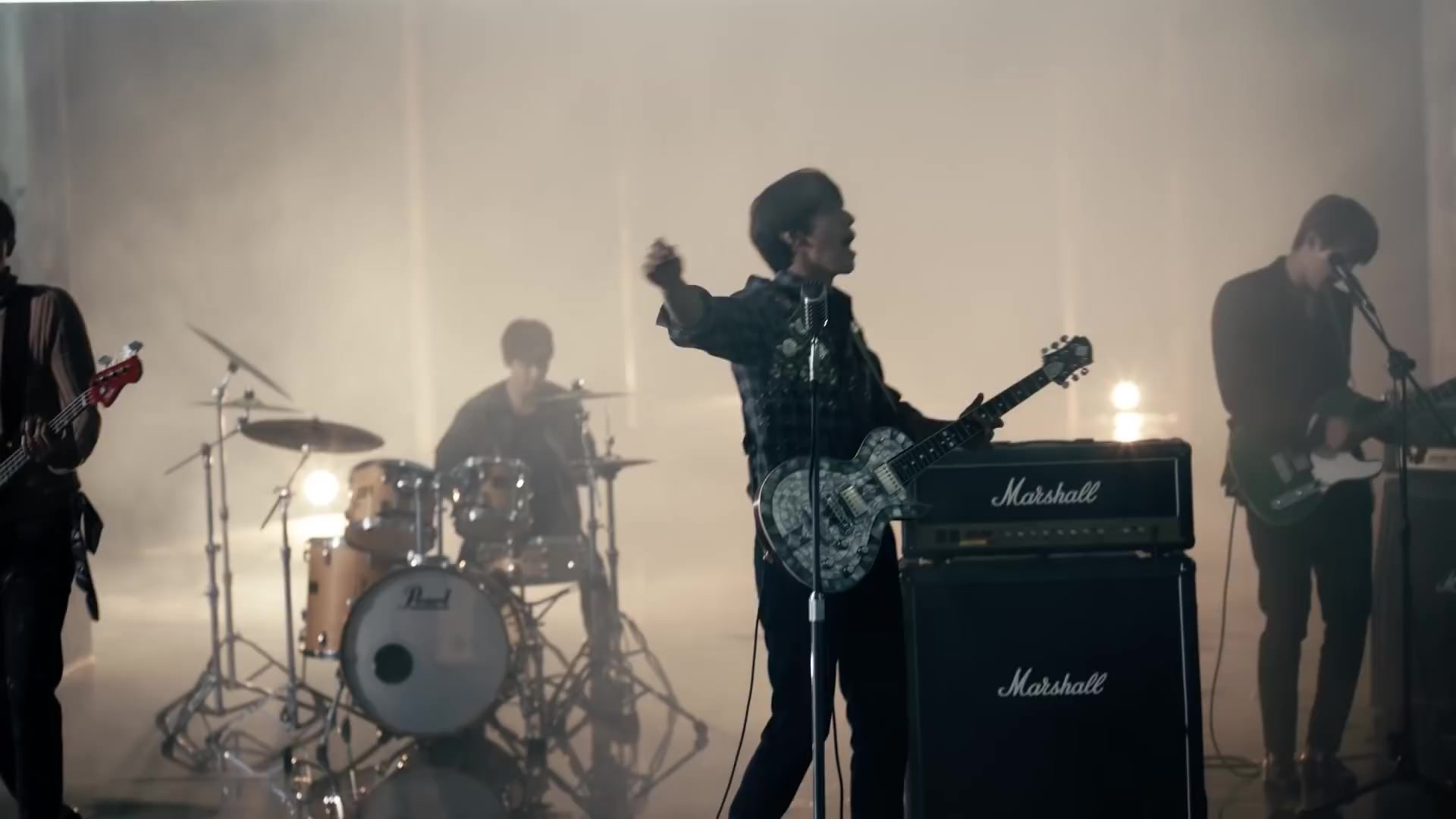 [图]CNBLUE - Cinderella (辛德瑞拉) MV