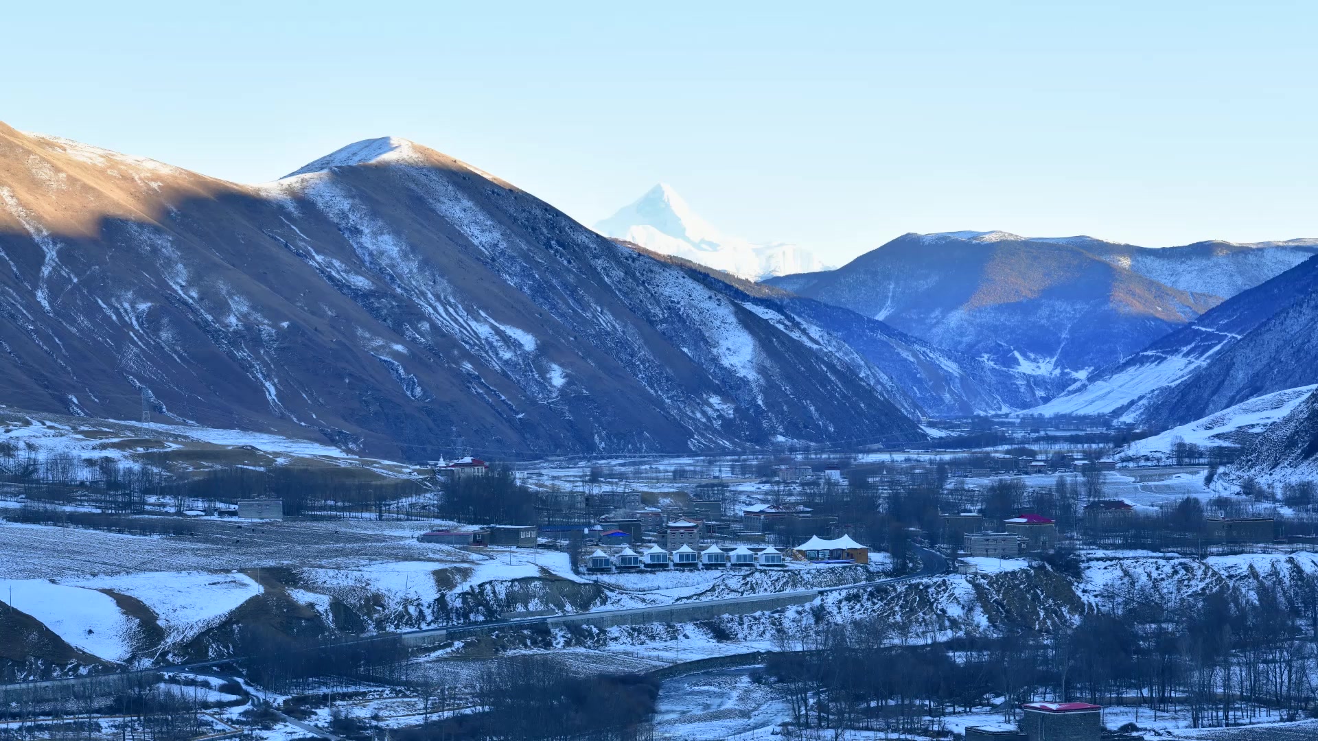 新都桥贡嘎雪山观景台