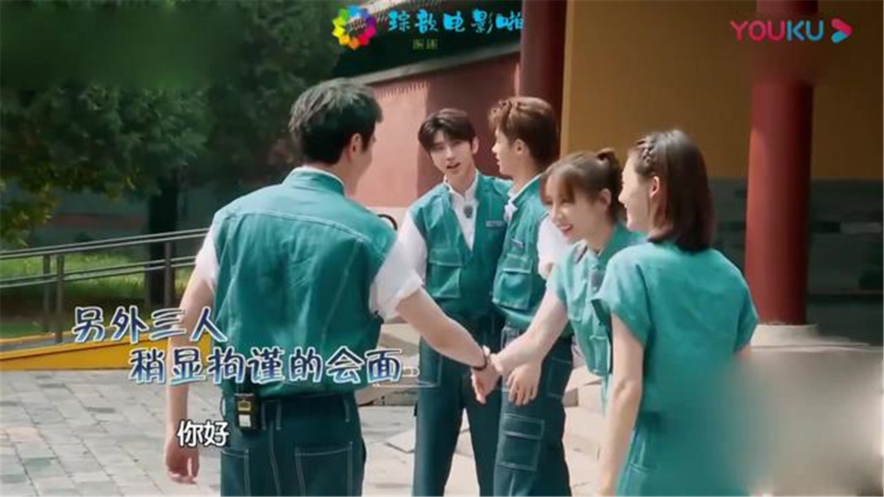 黄明昊向蔡徐坤跑去,和热巴打招呼,坤坤我就知道超清