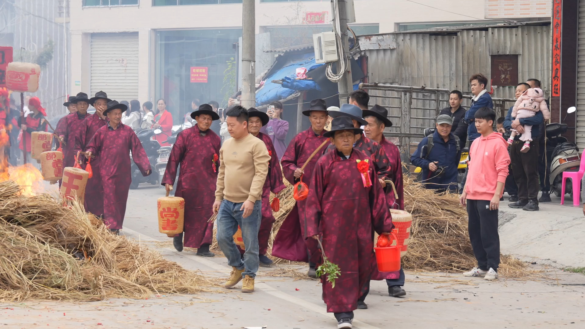 潮汕营老爷跳火堆图片