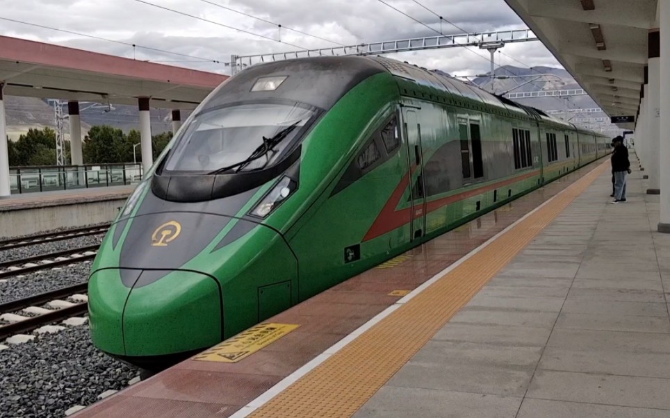 【铁路随拍】cr200j-sg担当c882次列车进山南站一站台一道