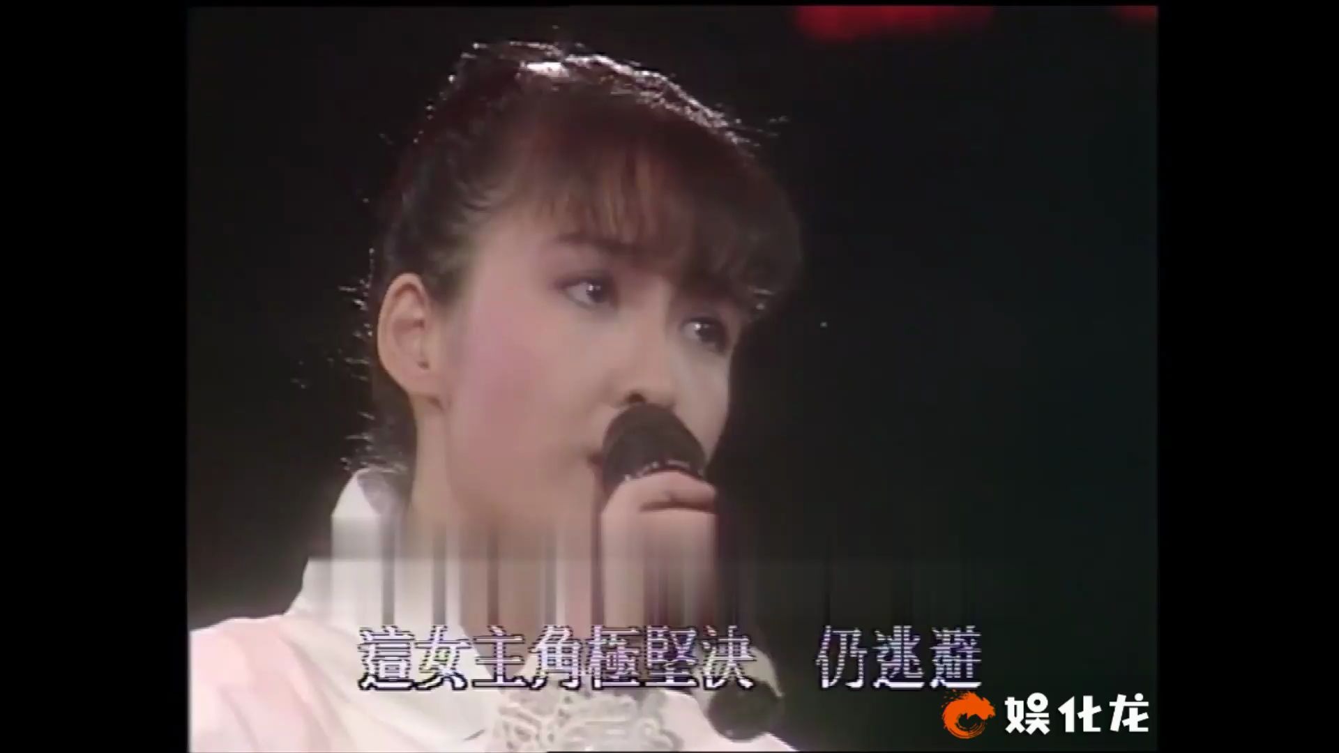 经典现场:1988年金典奖,设新人奖,发哥颁奖,新人串烧(周慧敏,许志安,草蜢)哔哩哔哩bilibili