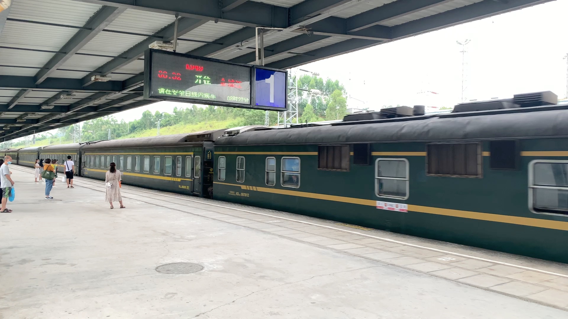 快949于2020年7月18停靠宜州站