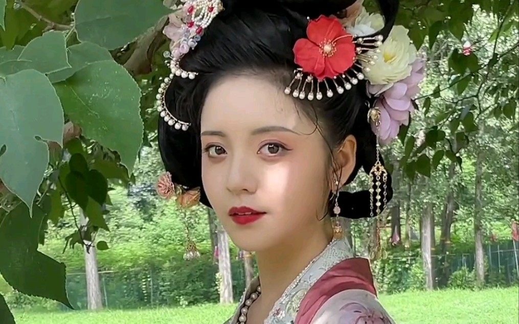 【国风美人|四月】古装剧造型能不能精致复杂一点 卷起来好吗_哔哩