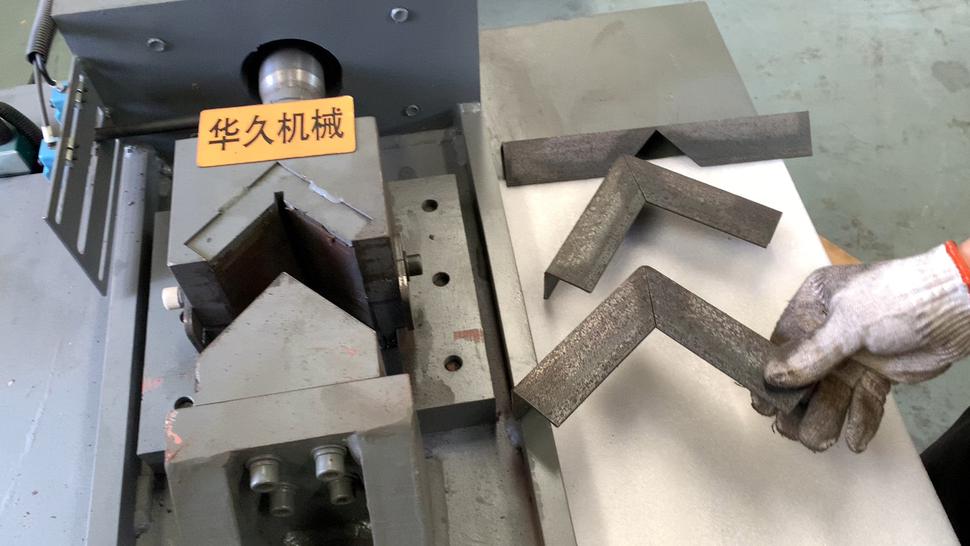 走进精密制造：数控角钢线在工业生产中的应用
