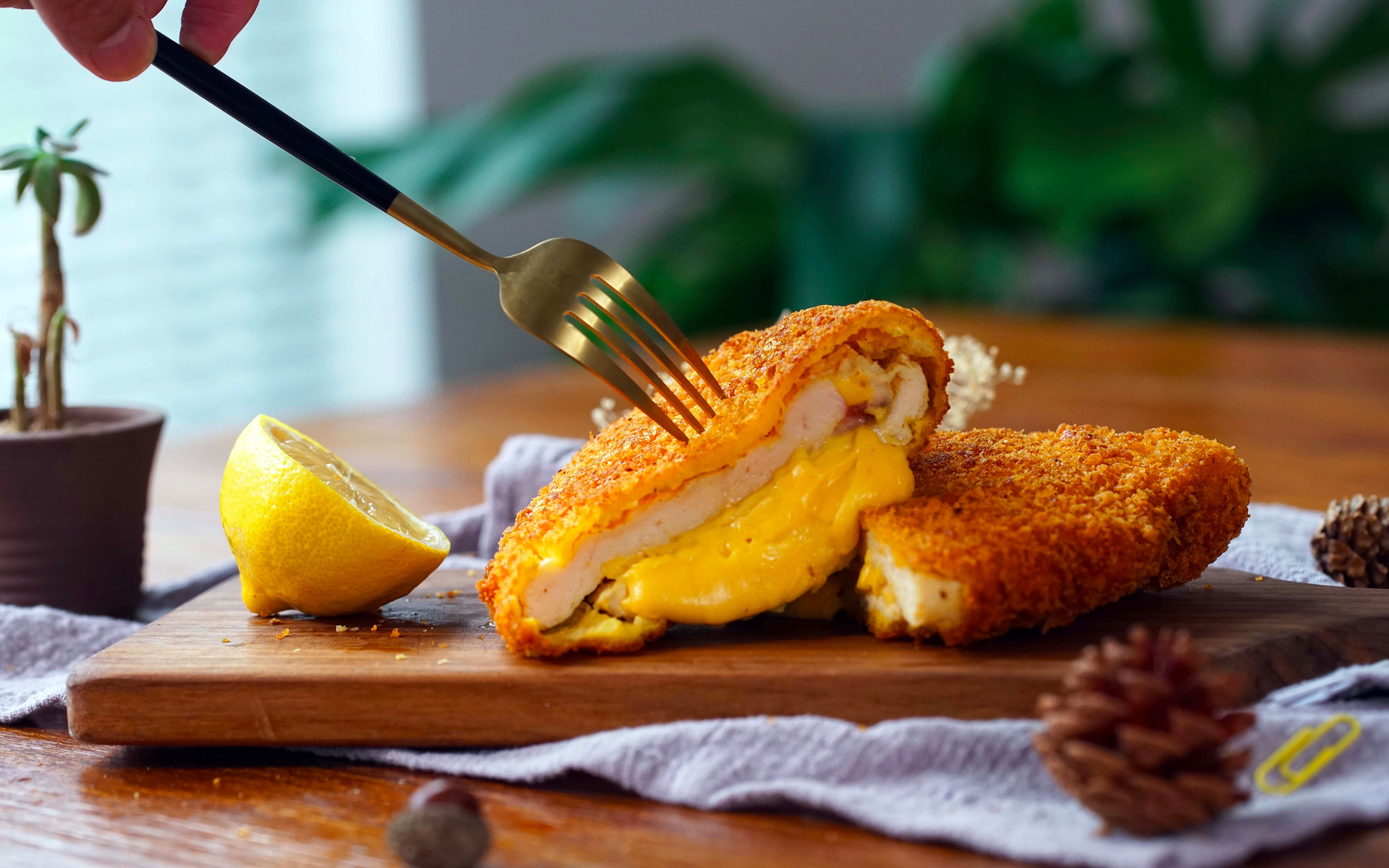 【芝士爆浆鸡排】小吃街不可或缺的鸡排,如今也能在家轻松做!