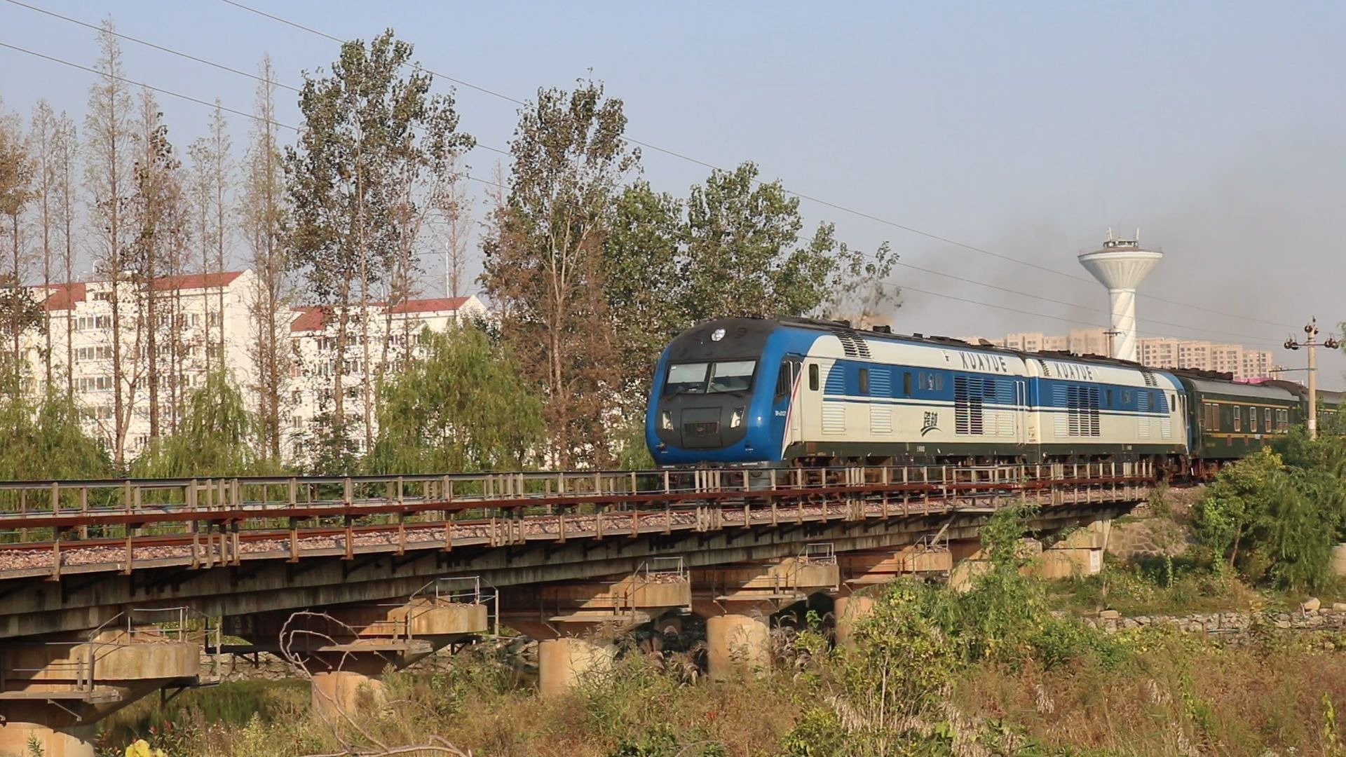 df11g25kt215次行驶在新长线盐城段df11g01270128